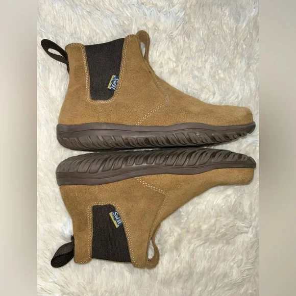 Tan Chukka Boots with Suede Finish and Rounded Toe - Picture 2 of 8